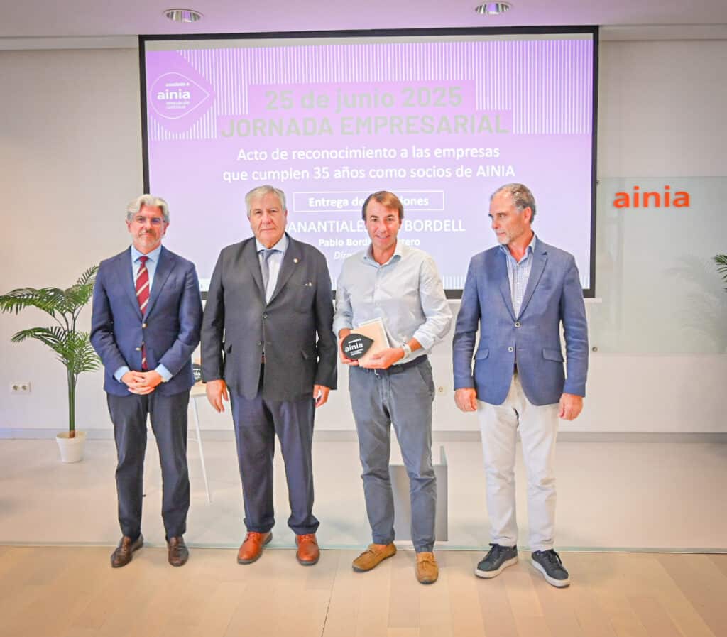 Entrega galardón empresas35años